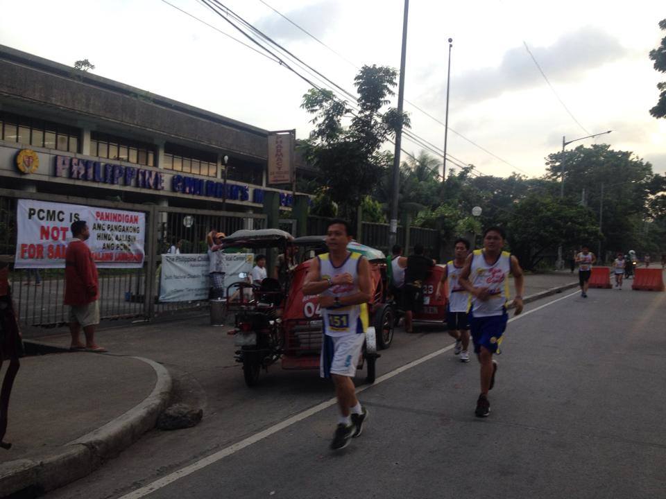 Participants of #SavePCMC Alliance's Run for a Cause jog around the vicinity of PCMC | Photo Couresy: Kathy Yamzon